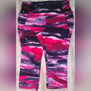 LIVI High-Rise Soft Capri Leggins 18/20 moisture-wicking, watercolors